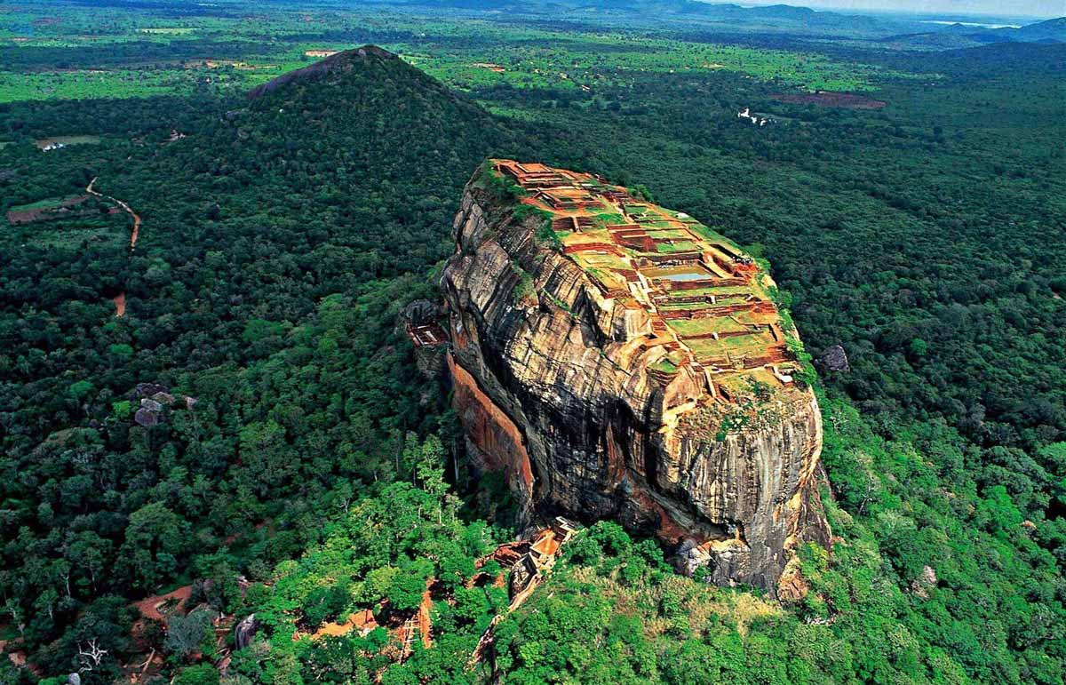 Roca del León en Sigiriya incluida en el viaje a Sri Lanka