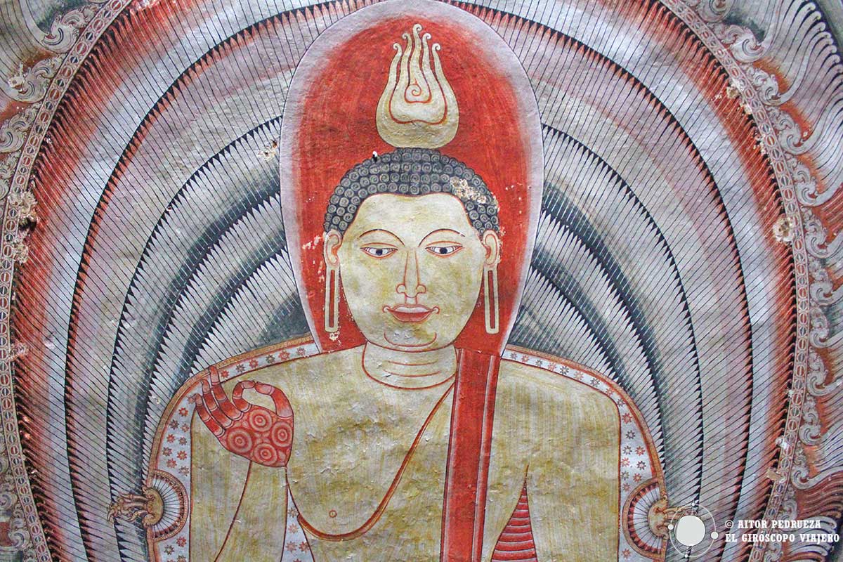 Representación de Buda en los frescos de la cueva 2 de Dambulla