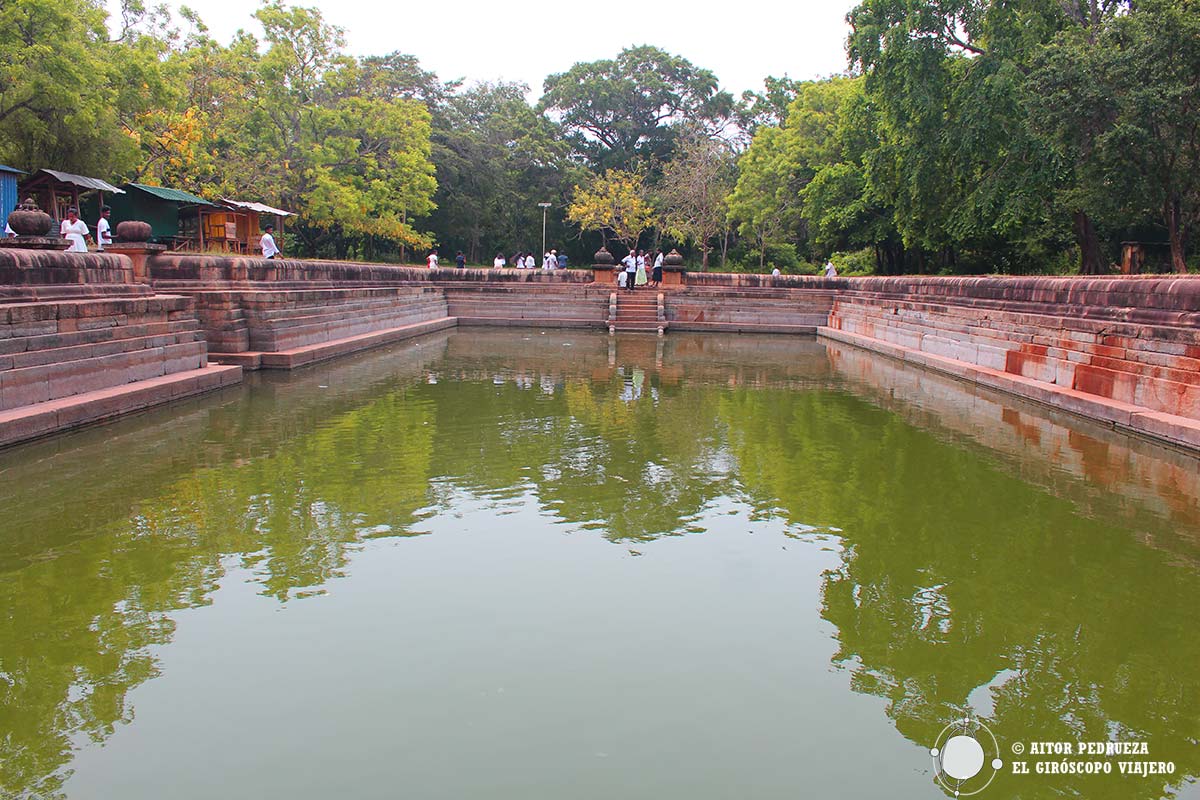 Eth-Pokuna o Elephant Pond en Anuradhapura