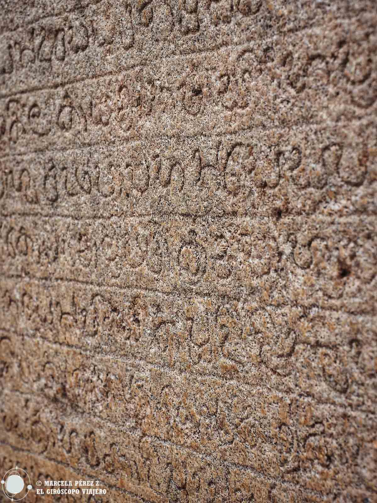 Inscripciones antiguas en Anuradhapura