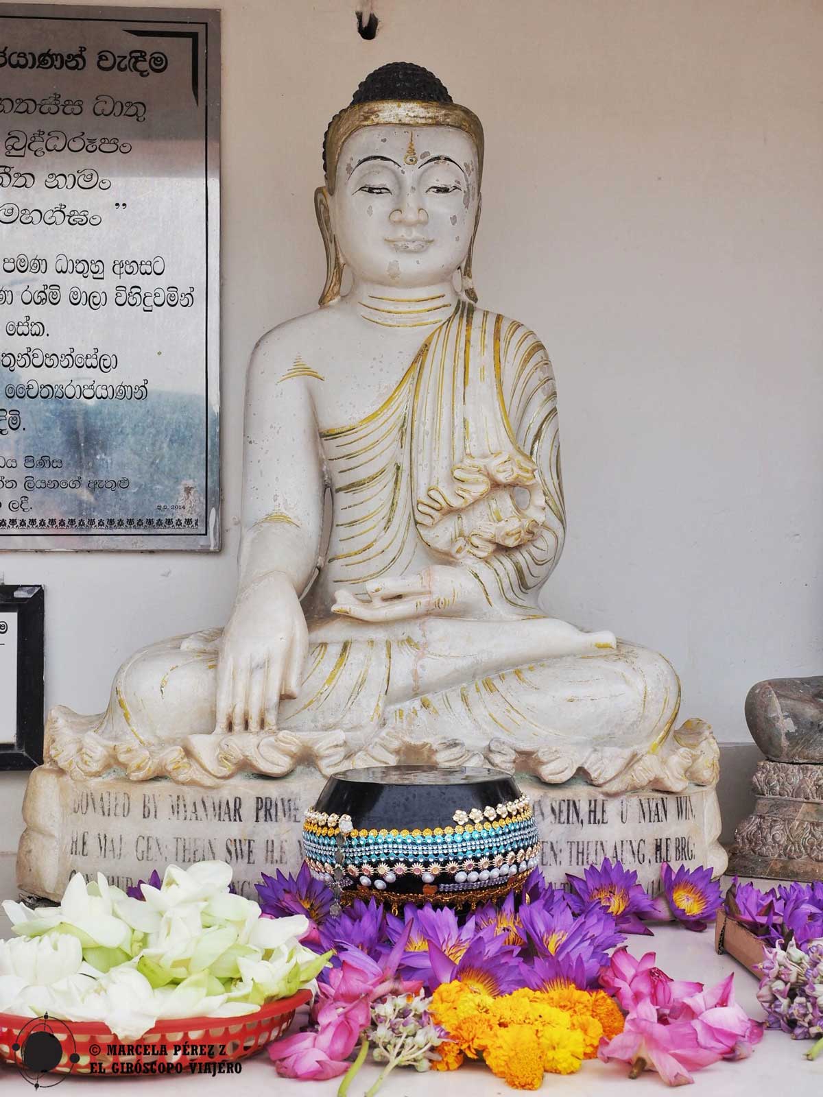 Ofrendas en los templos de Anuradhapura