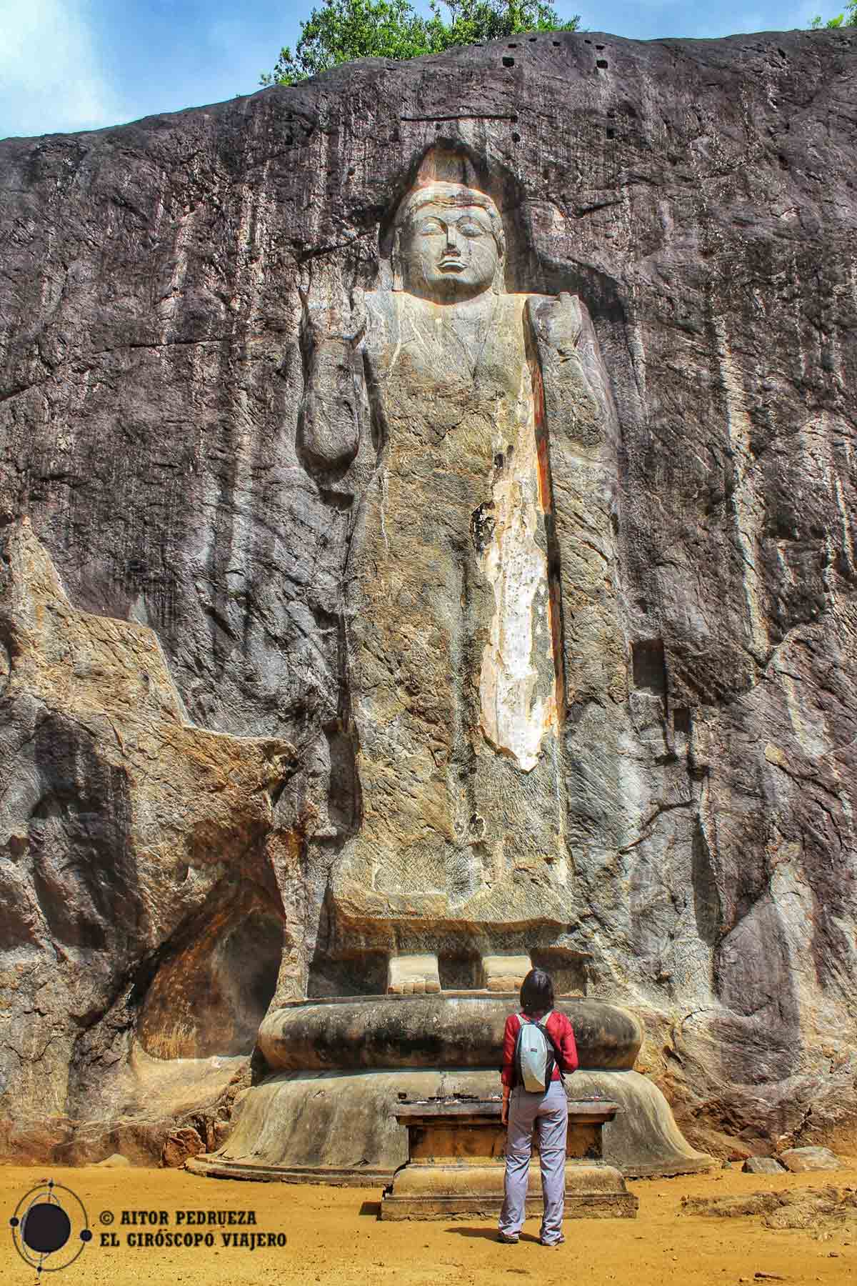 Impresionante Buda tallado en el Templo de Buduruwagala