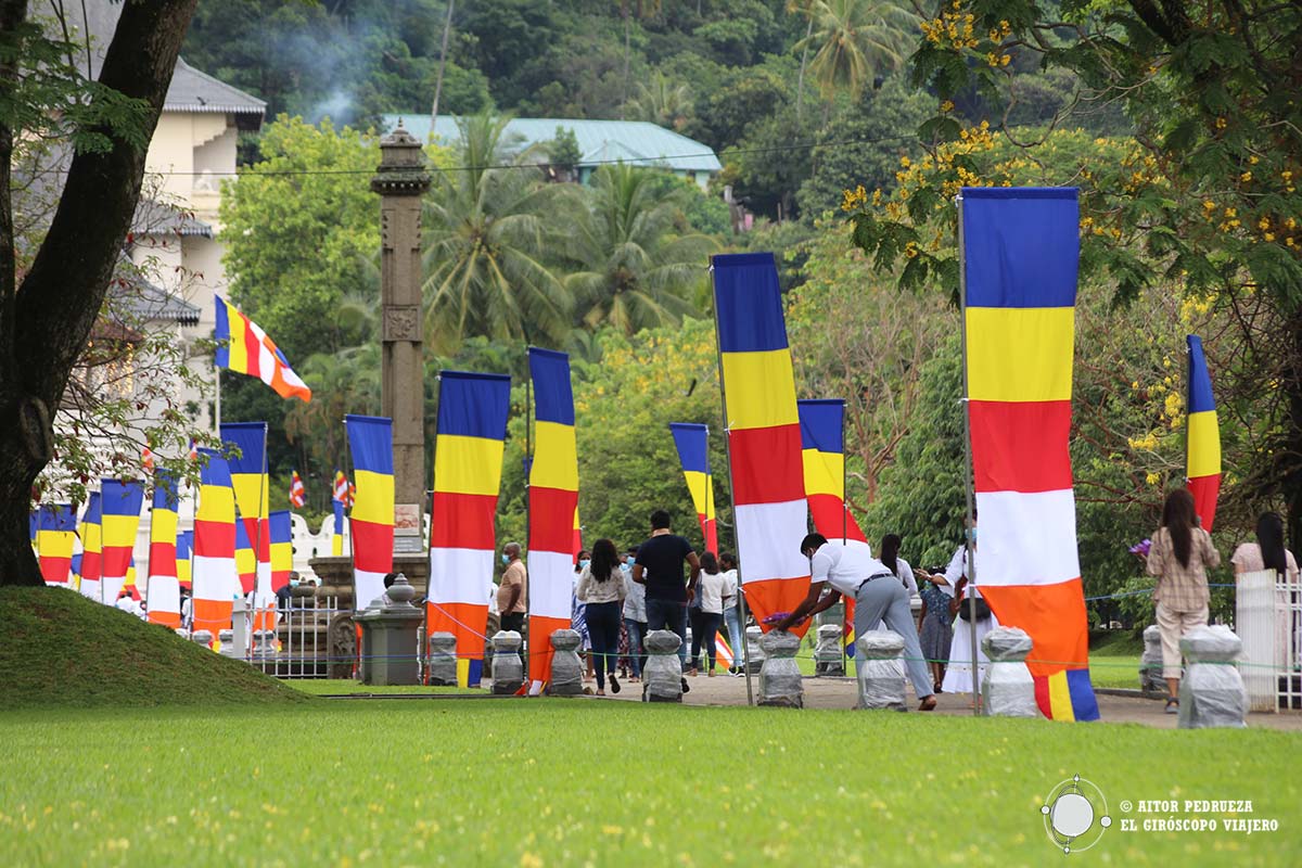 Kandy, ciudad sagrada de Sri Lanka con su templo del diente de Buda.