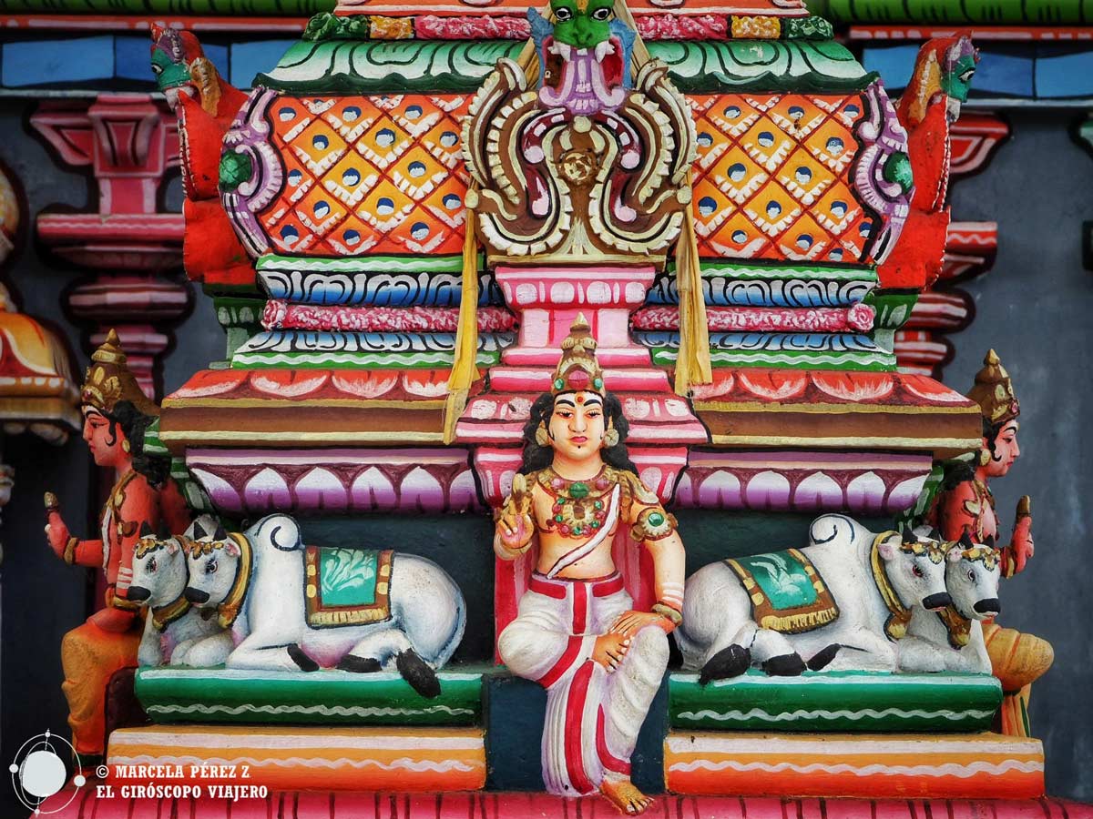 Detalle del templo Koneswaram Kovil en Trincomalee