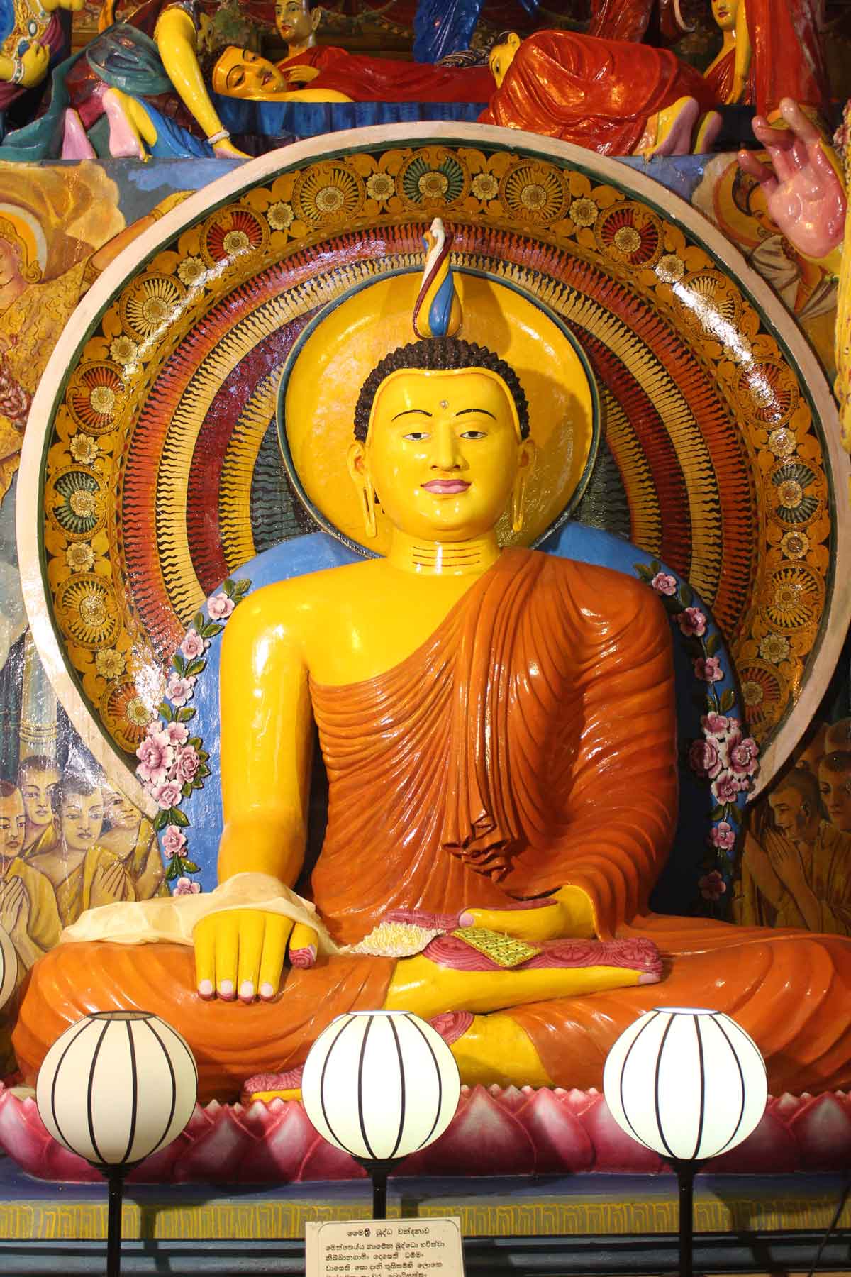 Una de las estatuas de Buda en el Templo Gangaramaya