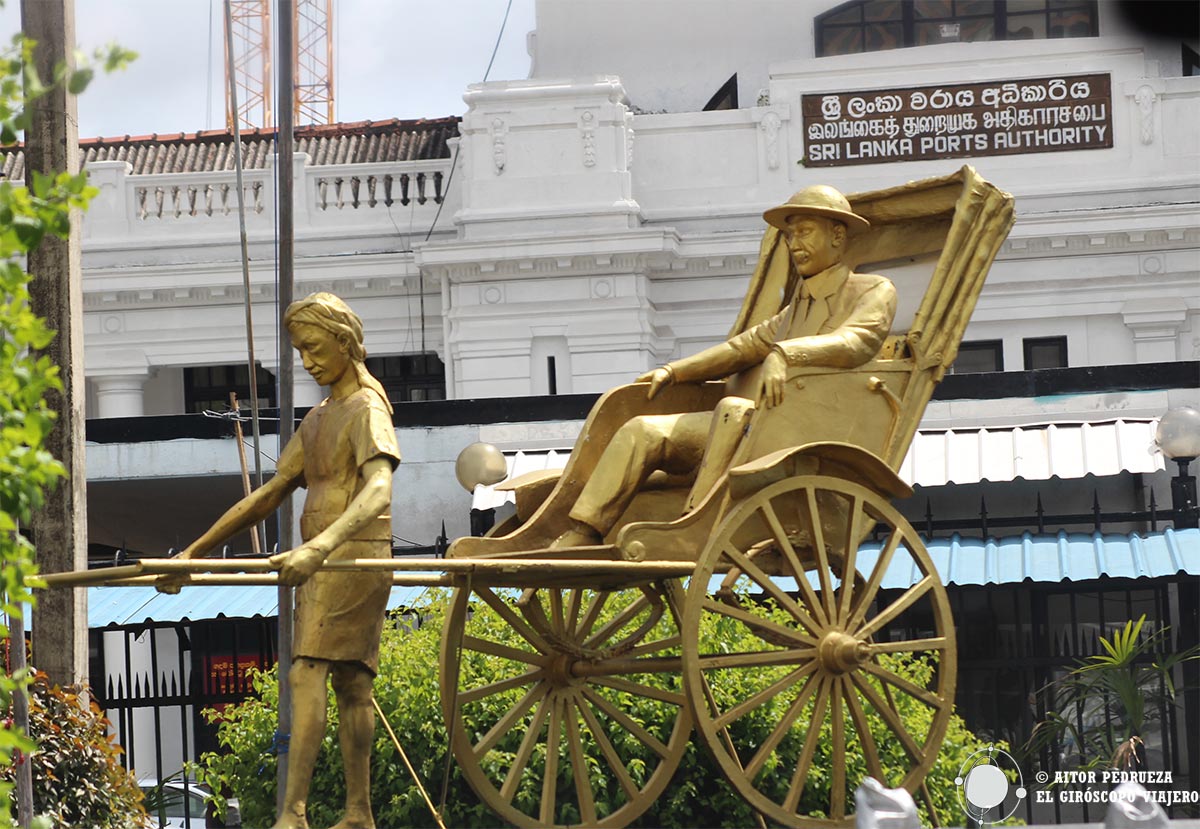 Estatua que recuerda el pasado colonial de Sri Lanka